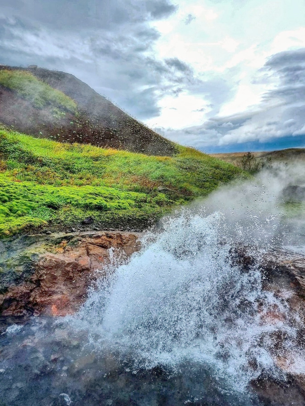 冰岛独特的温泉体验——德尔达图赫菲温泉