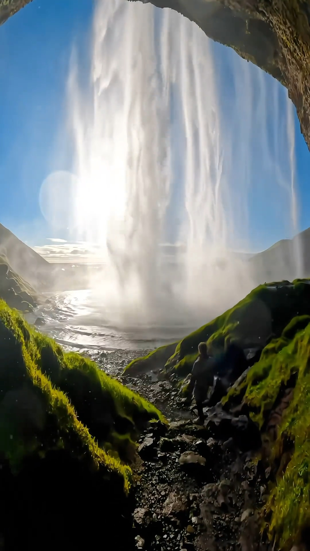夕阳下的冰岛“塞里雅兰瀑布”真的好美一定要带出世界上最可爱