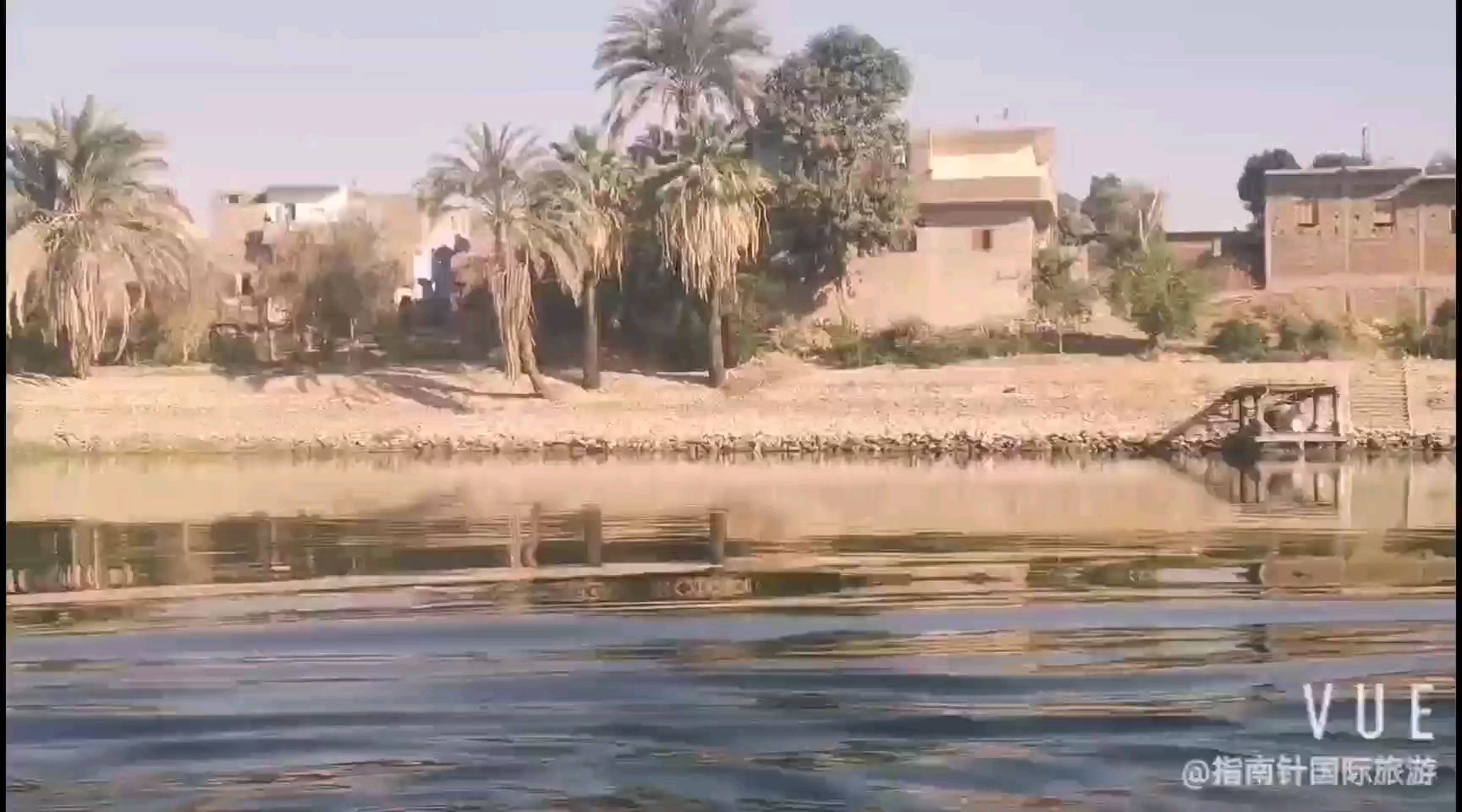 据说尼罗河上的游船旅行从19世纪就开始了，开始的时候是三角帆客轮，那个时候从开罗到阿布辛贝勒的旅行大