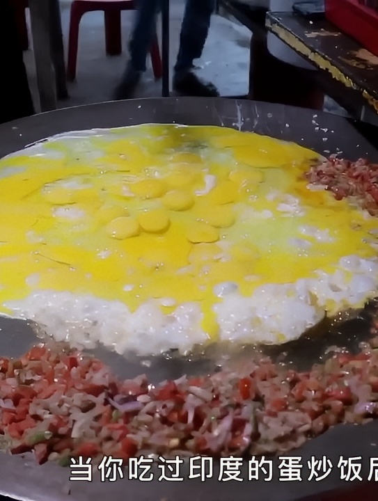 印度街头蛋炒饭，一下炒掉几十颗鸡蛋！