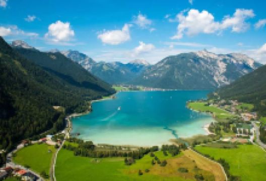 采尔湖景点图片