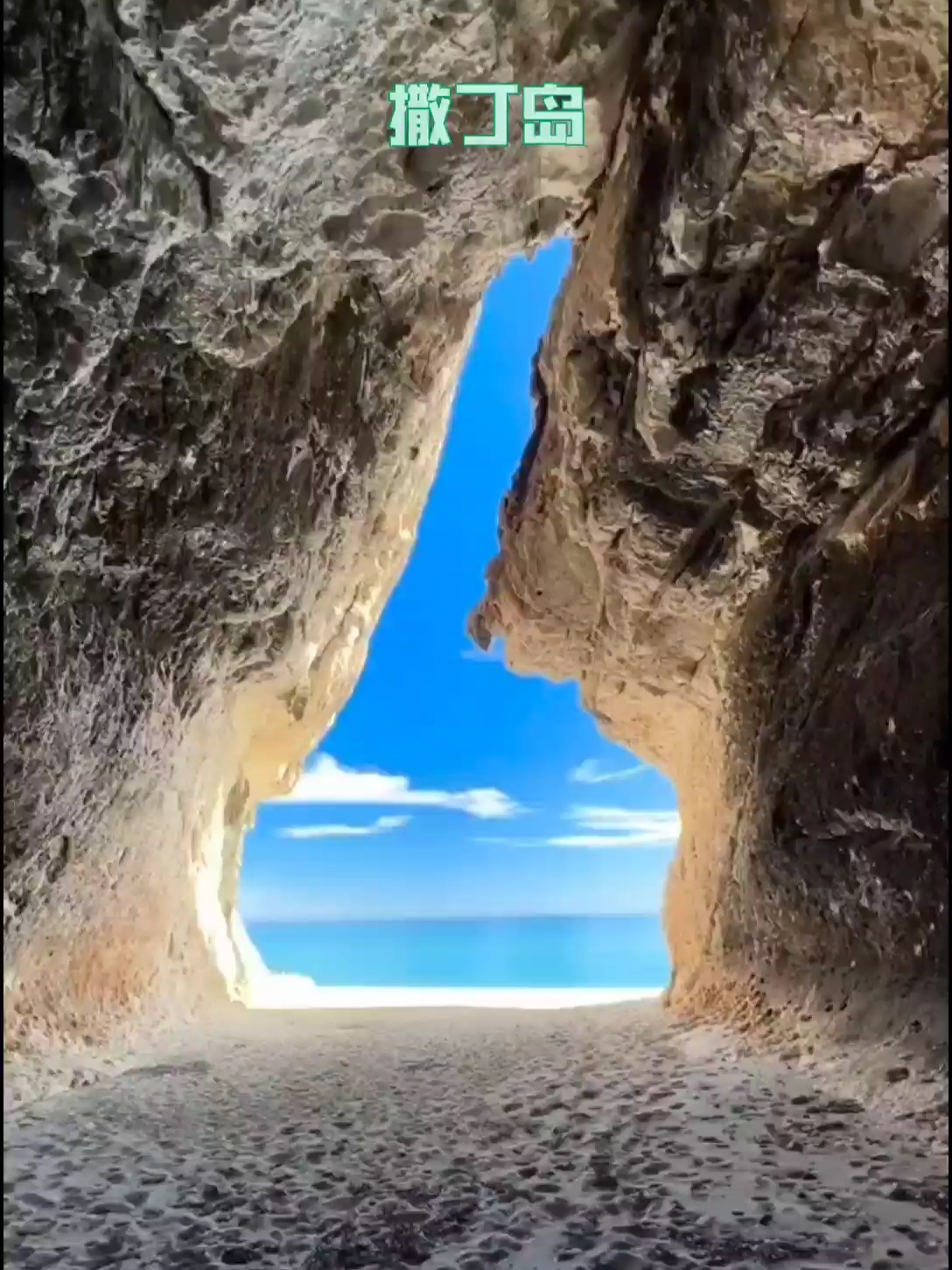 海岛+黄昏＝机票 🏝️意大利的撒丁岛 ⛳️视频中部分海滩是一片叫cala luna的沙滩， 🗺️另外