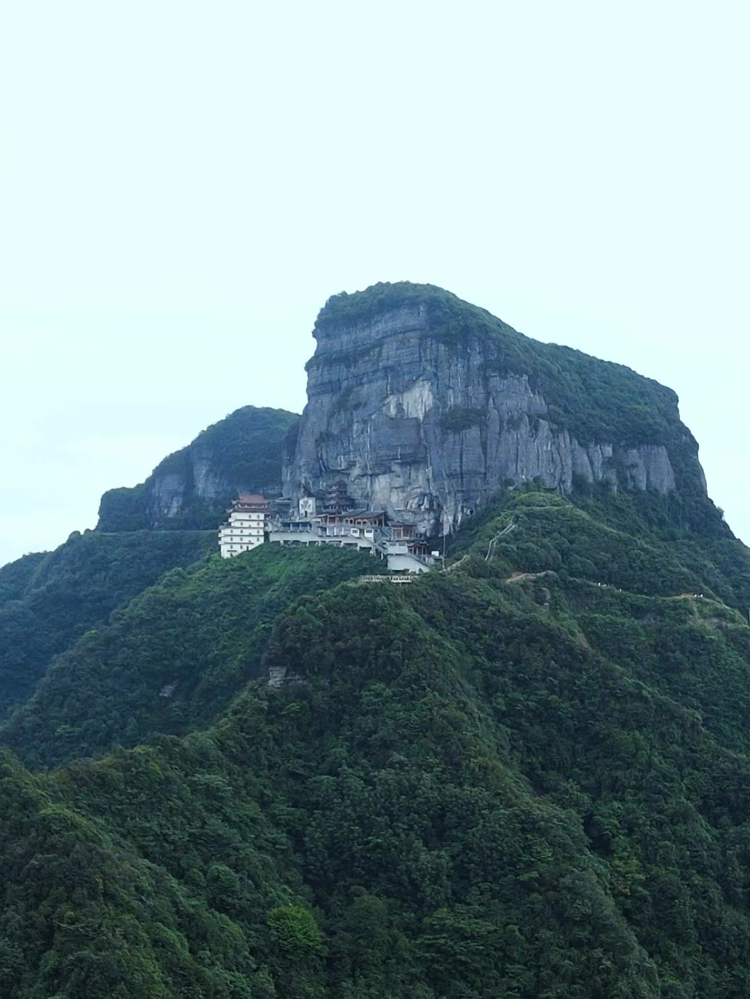 这里是黔北第一名山，海拔1795米，整座山顶犹如一巨大的佛祖头像，雅称“佛陀”。#旅行推荐官 #贵州