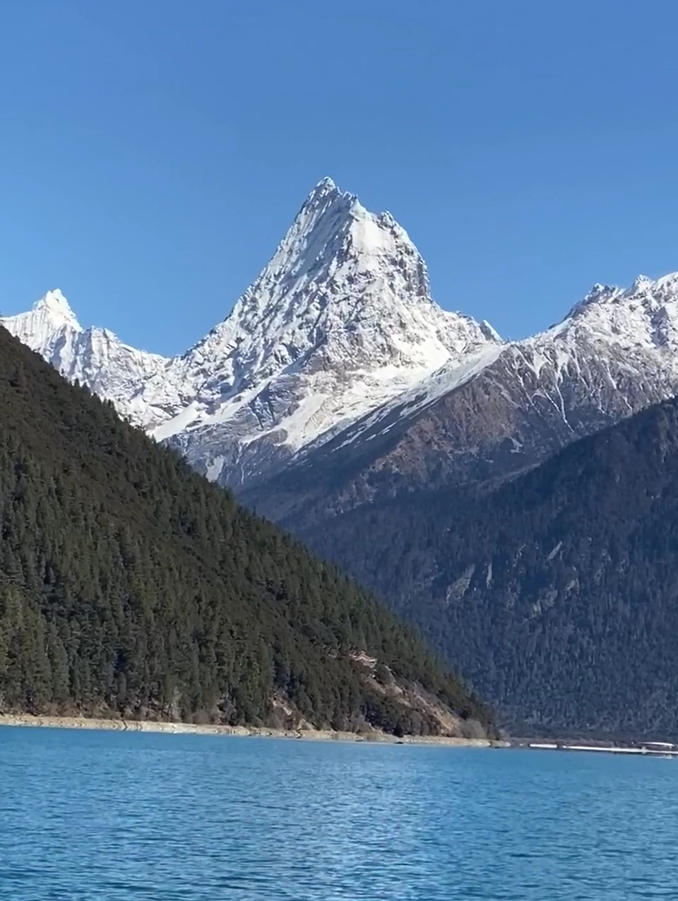 乘船游巴松措看不一样的美景