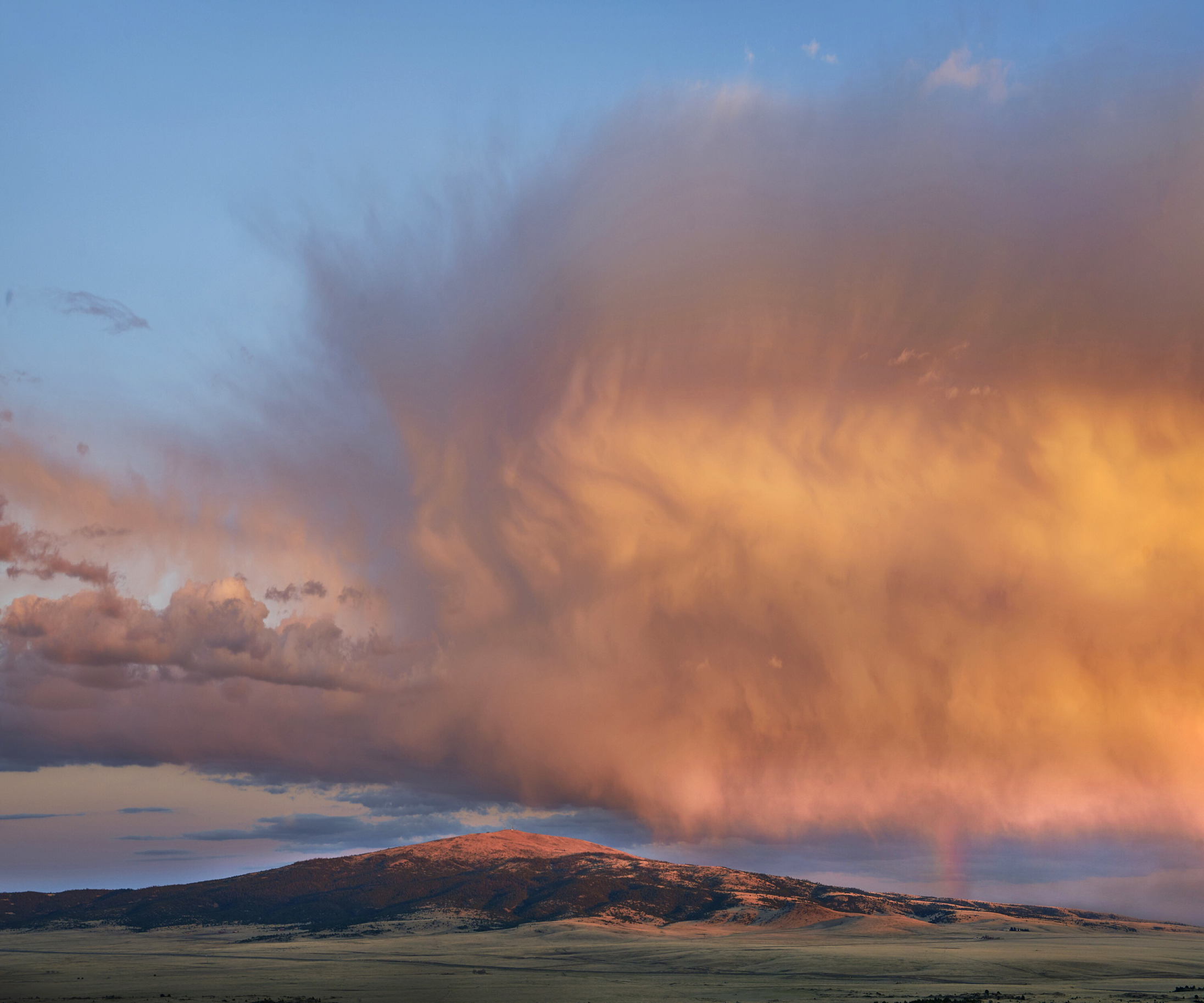 美国·新墨西哥州｜塞拉格兰德盾火山上空巨大的积雨云
