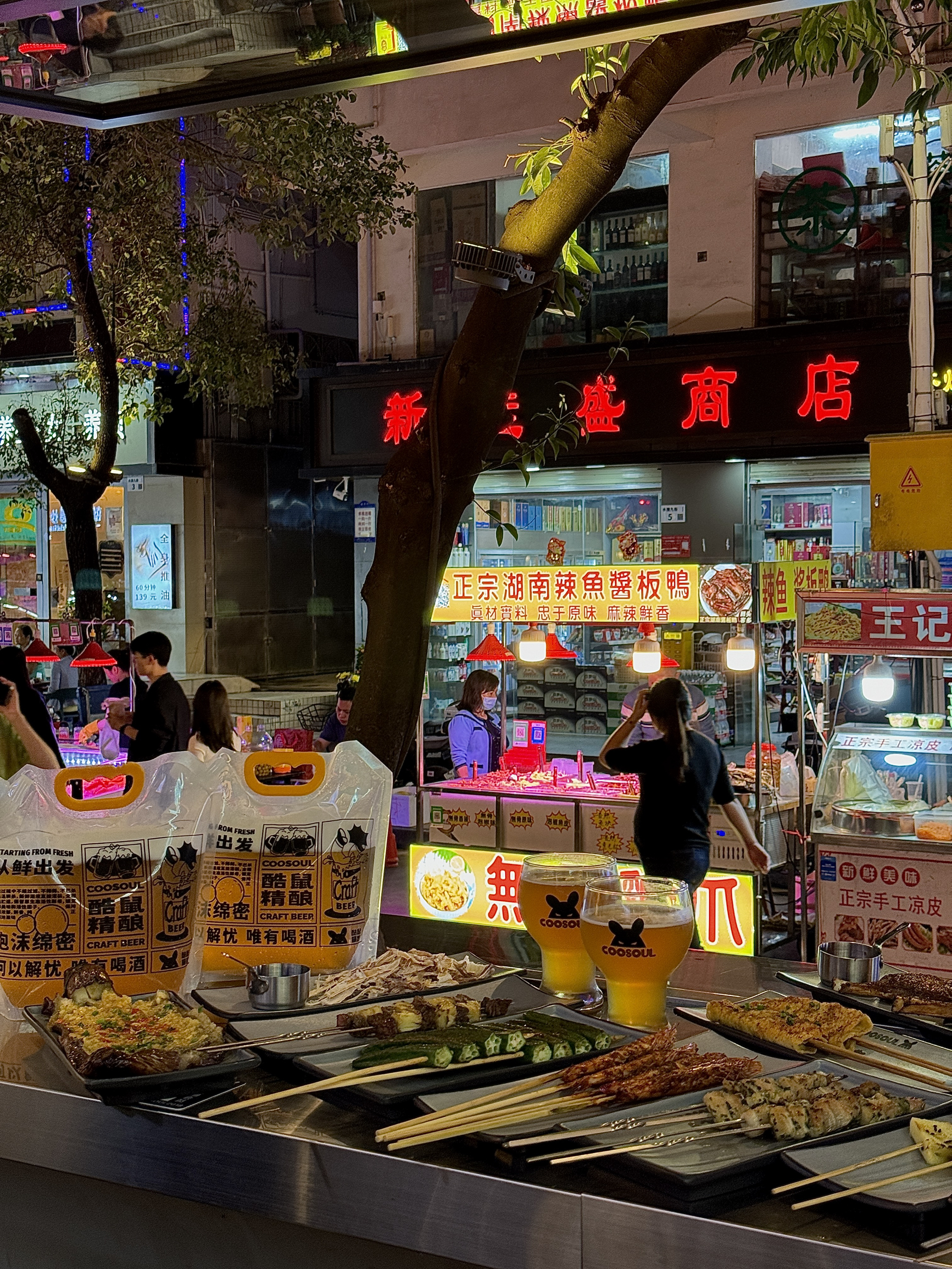 在深圳的夜生活，懂这家店的人有福了…