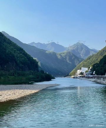那云度假村悬崖上的天空之城图片