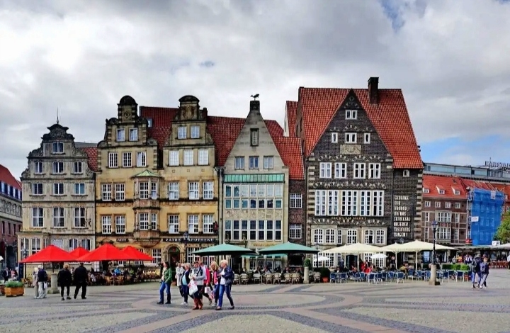 不莱梅，德国北方的一个港口城市，城市旅游老城是必须要去逛逛的，不莱梅老城和大多数歐州的老城一样，几乎