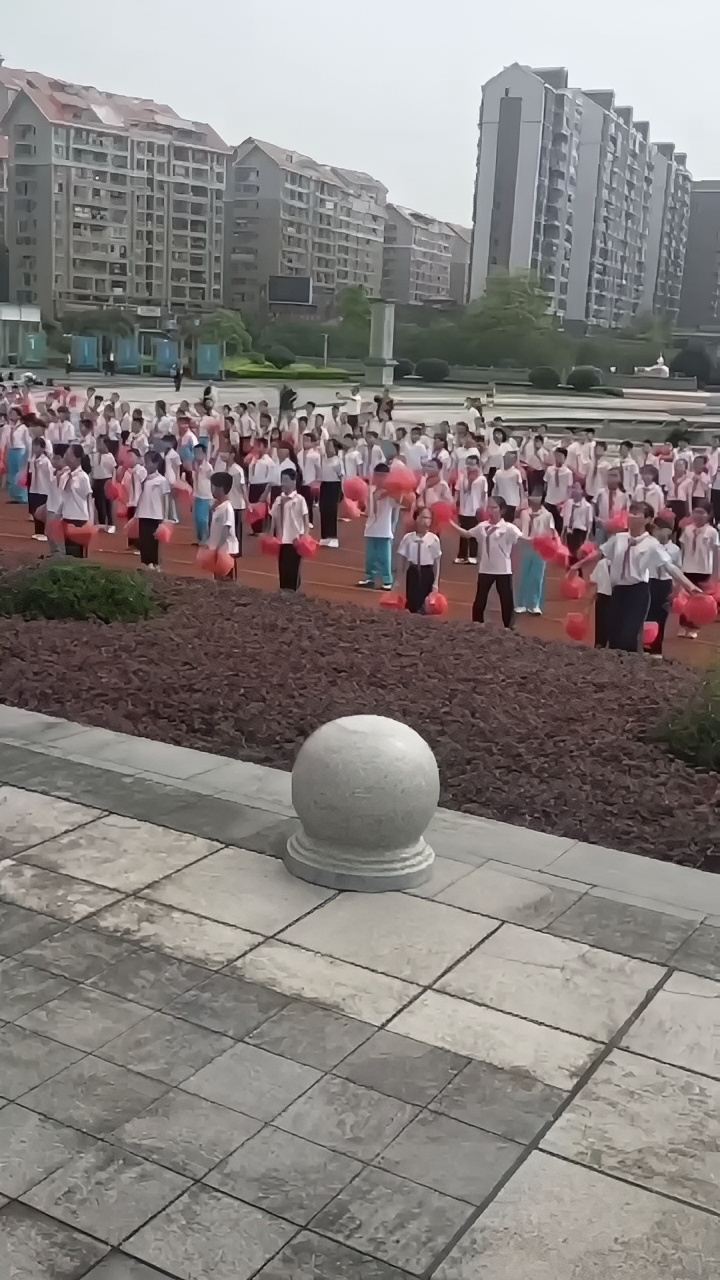 孩子们的春游！！ 走出教室 和大自然有个约会吧！！