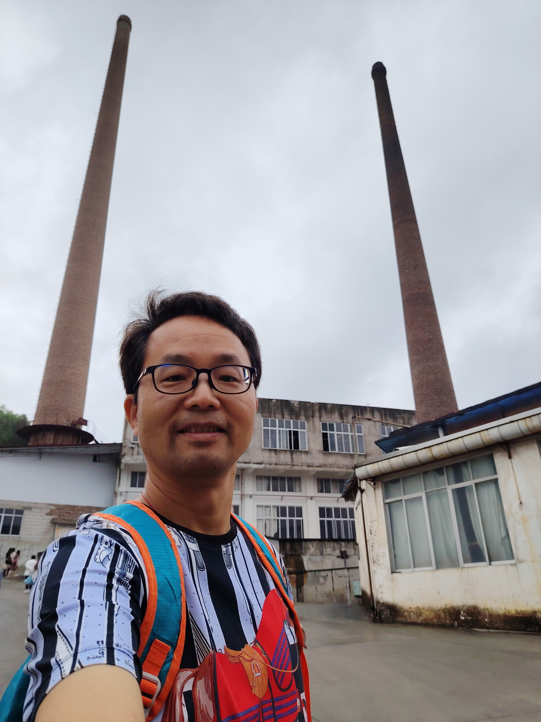 #五一旅行任意门 第一次进瓷器厂参观，就是位于容县的广西南方瓷器有限公司，进去一看，看到很多碟子、碗