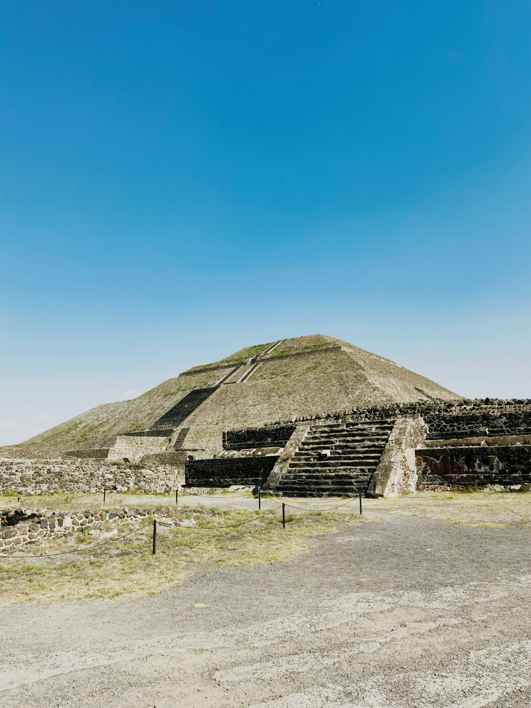 征服古来的壮丽世界：从墨西哥城启程，探寻太阳金字塔的神秘之旅