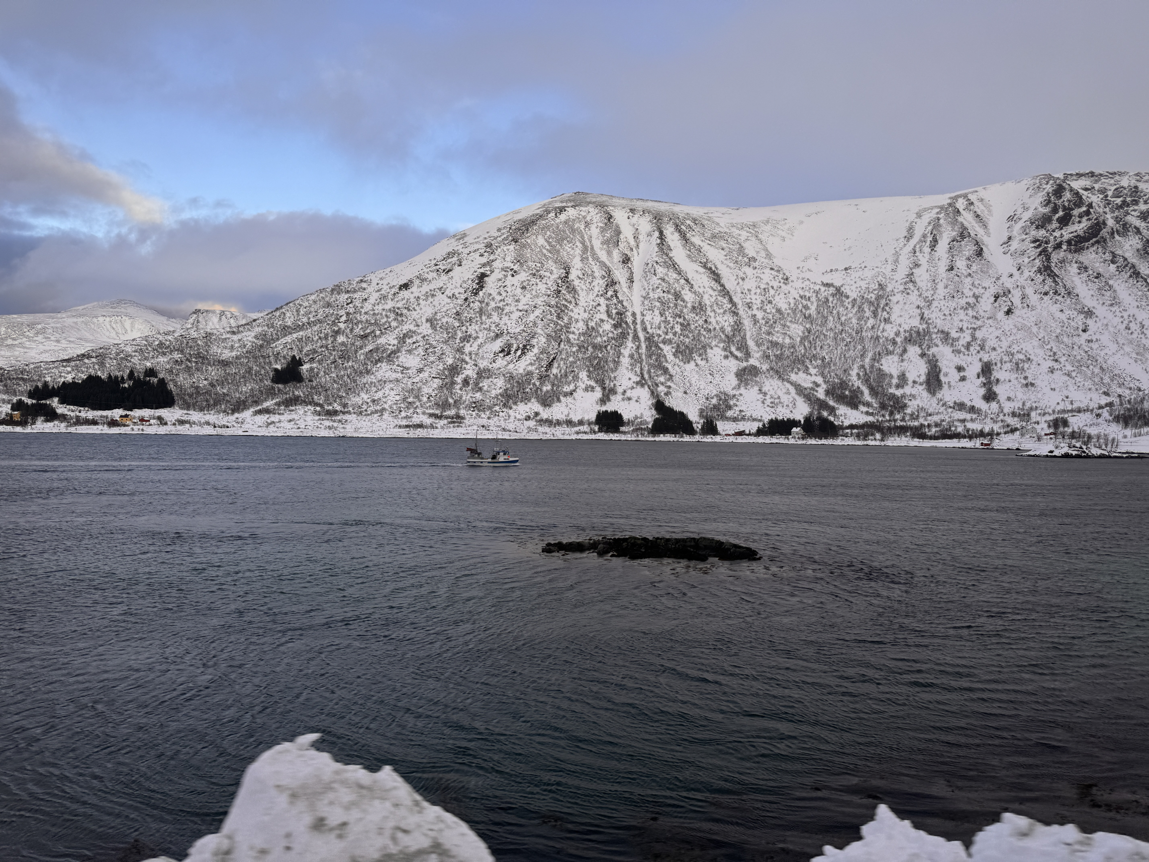 美丽的雪山湖泊  #我在海外过新年 #我在海外过新年