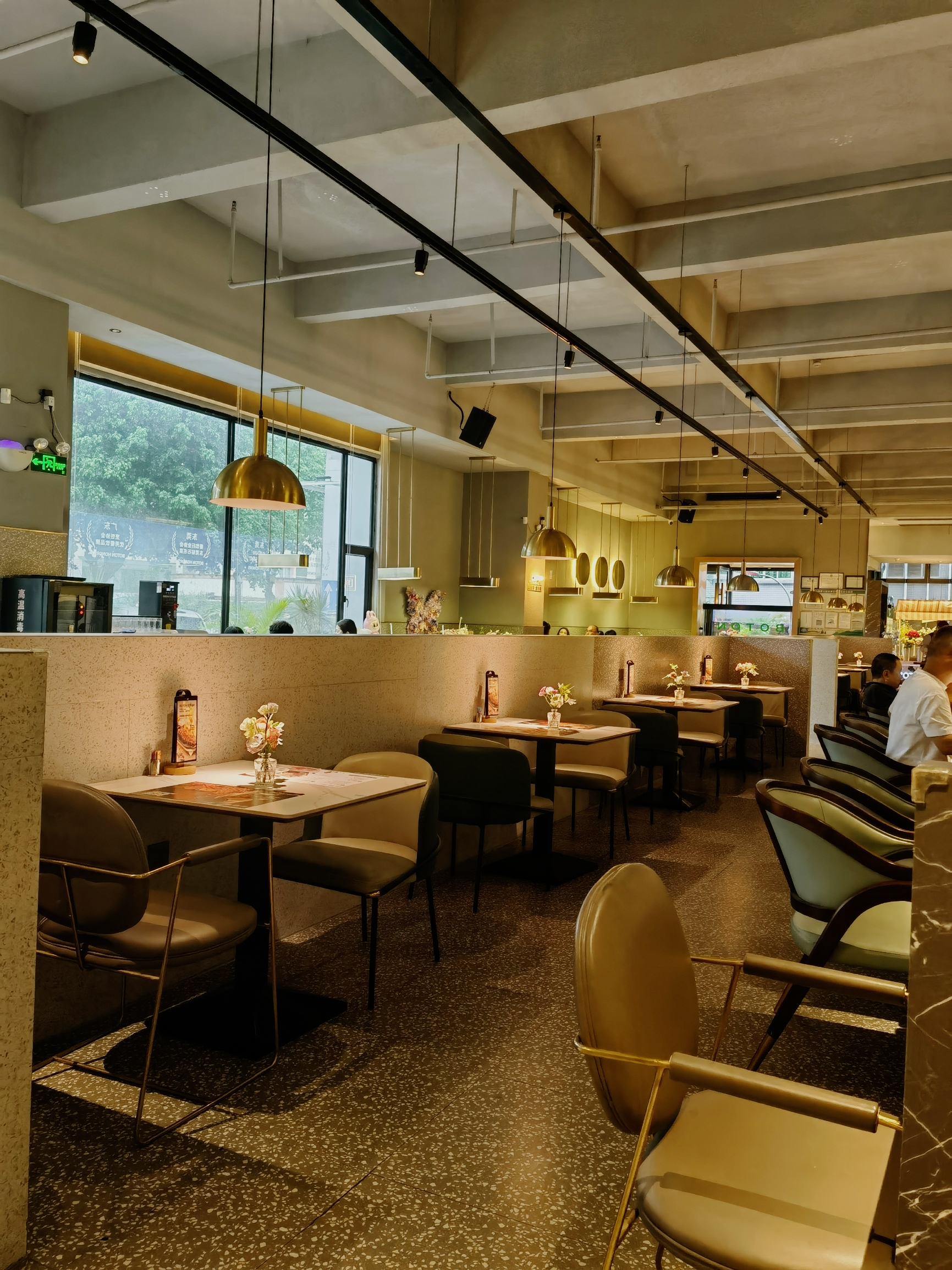 伯顿西餐厅(茶山彩虹路店)