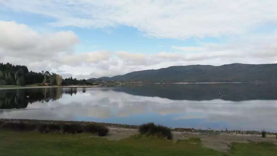 蒂阿瑙湖，新西兰第二大湖。
