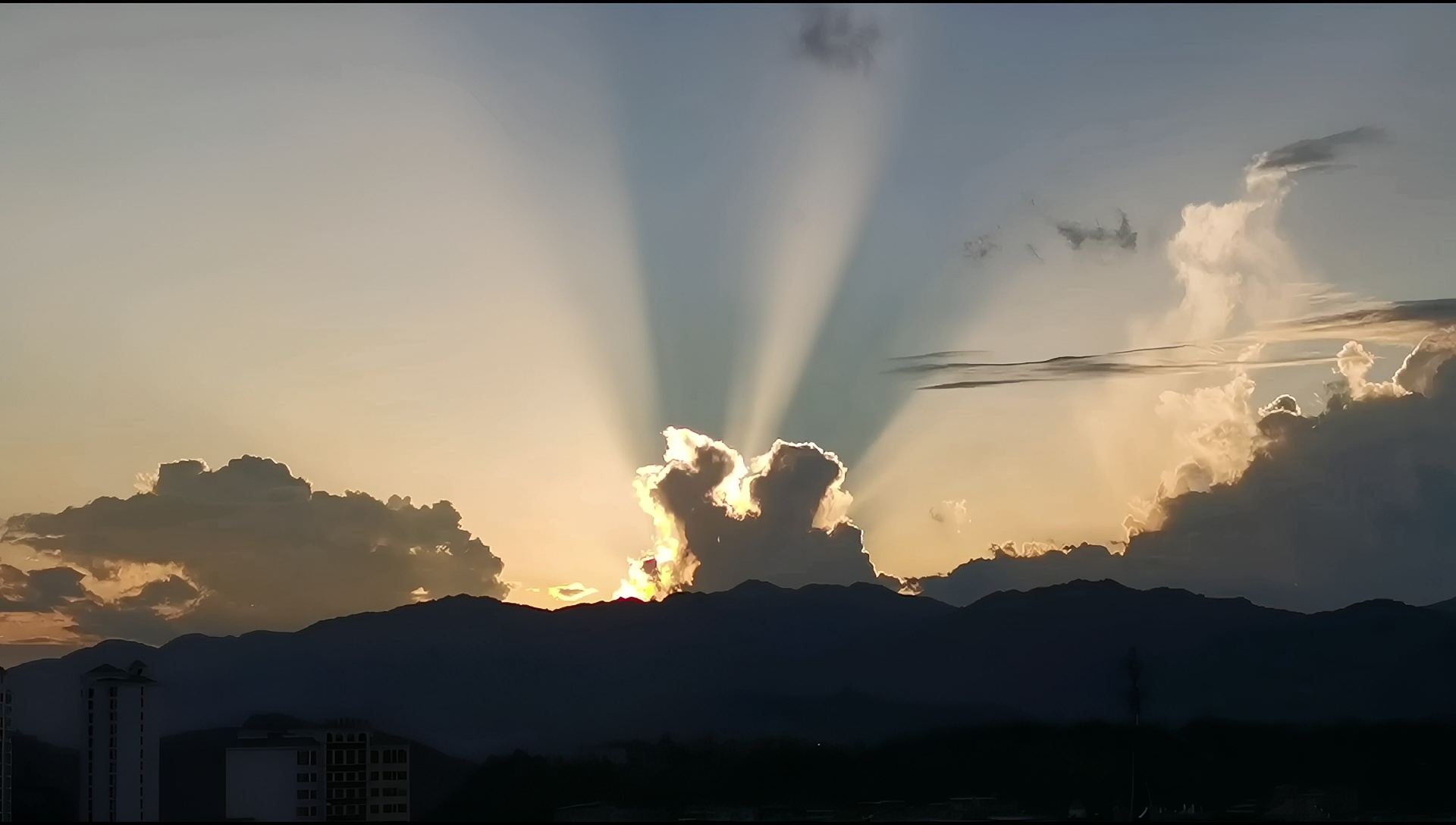 这样的西阳奇景你见过吗请在评论区告诉我