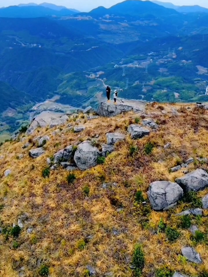 神奇的山峰，一脚踏三县