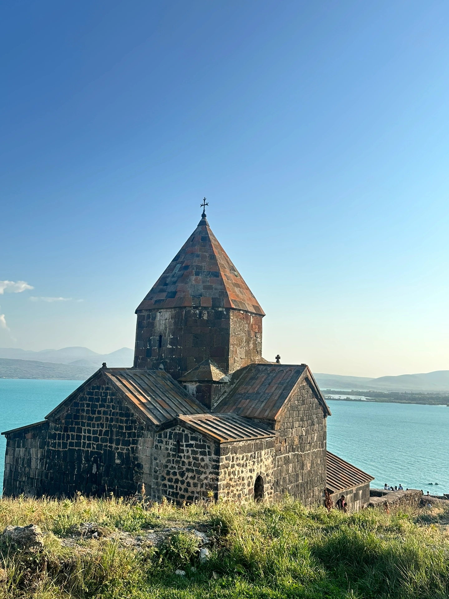 🇦🇲 亚美尼亚 | 数不胜数的修道院和教堂  💡 修道院和教堂在功能上有所不同，前者侧重于传教，后者