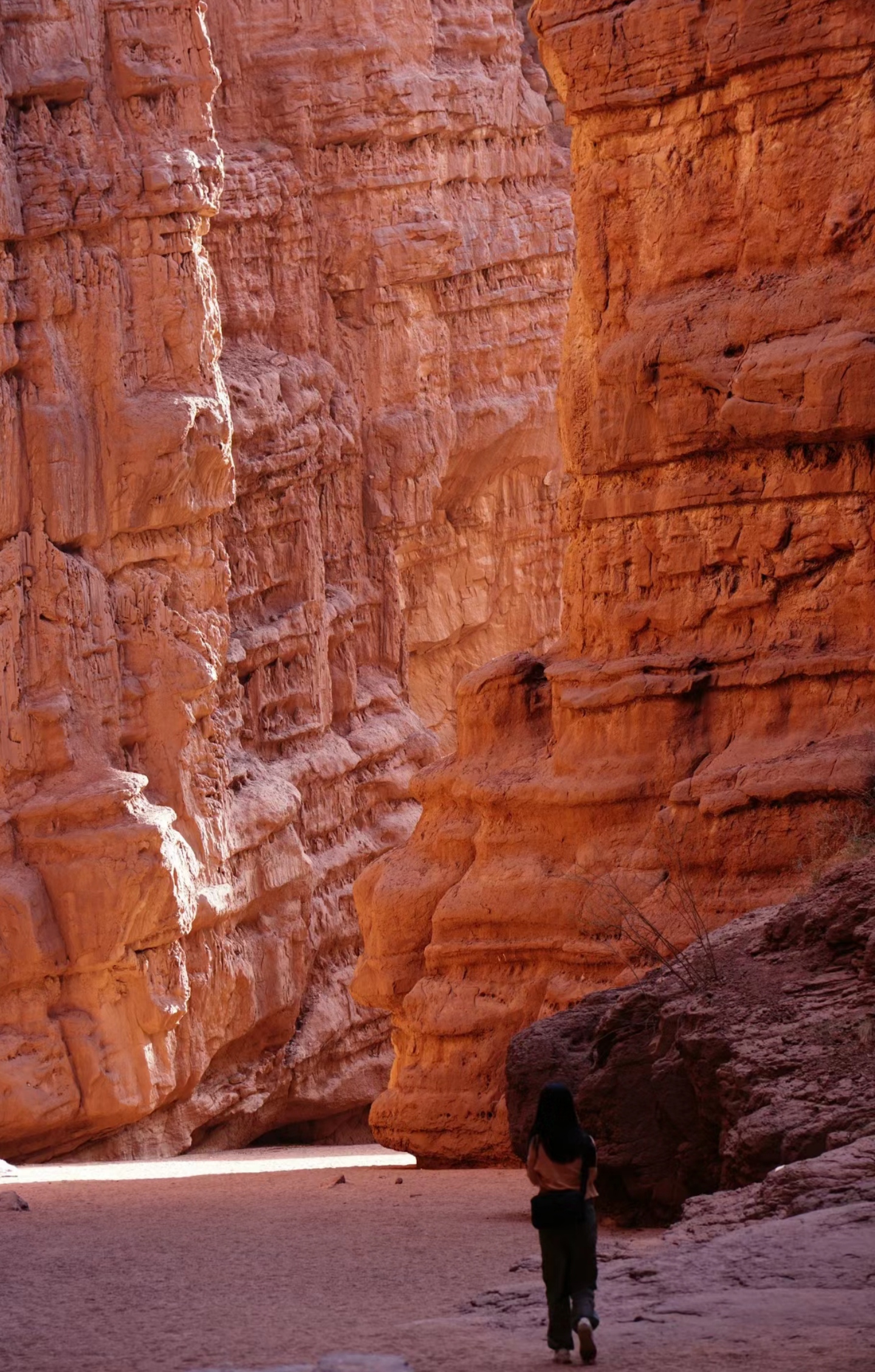 大美南疆——温宿大峡谷，黄土高坡的感觉，山河壮阔，大自然真的是最好的设计师，鬼斧神工不足以形容他的美