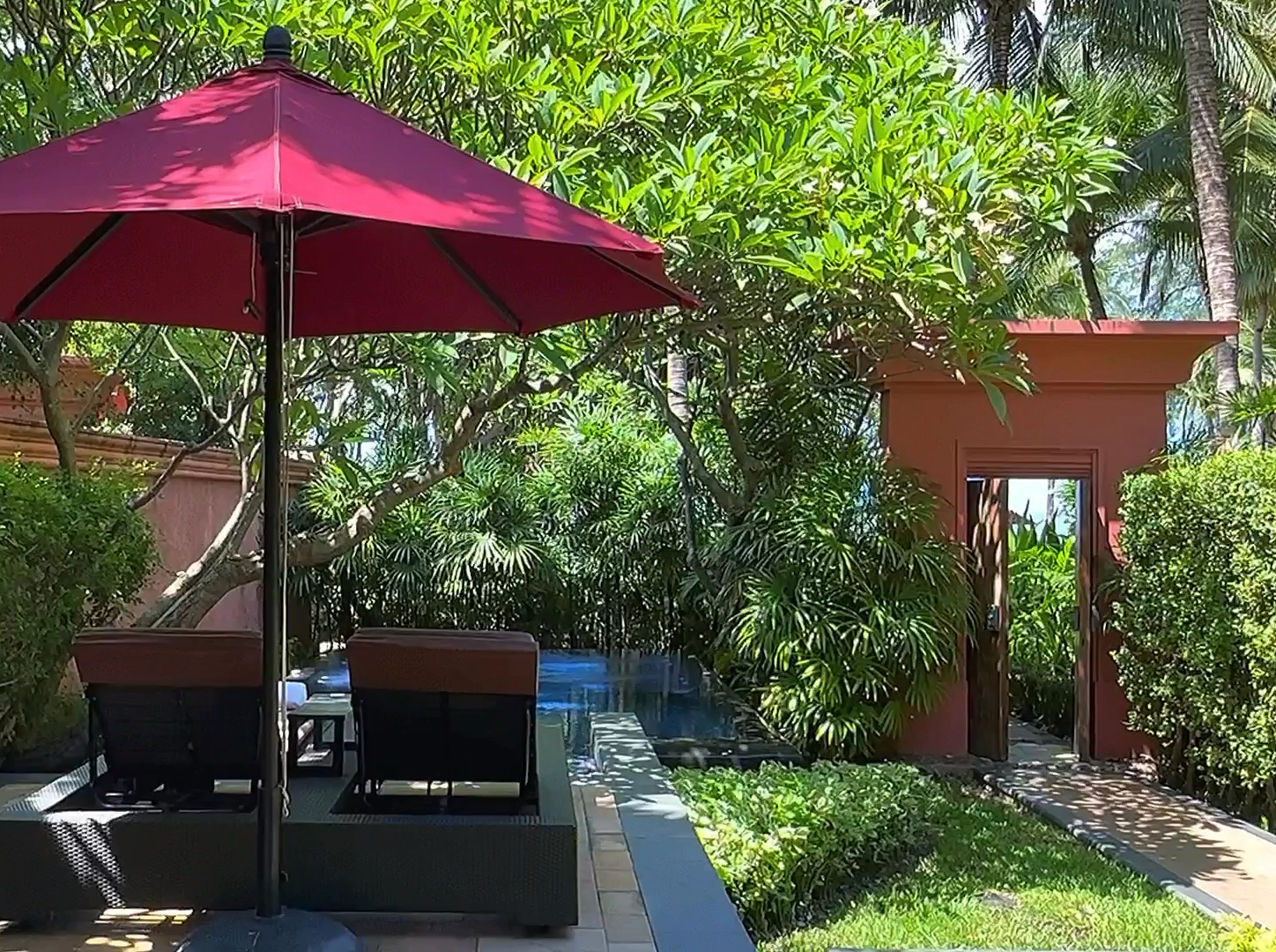 一镜到底看华欣凯悦酒店带独立花园和泳池的巴莱泳池套房！