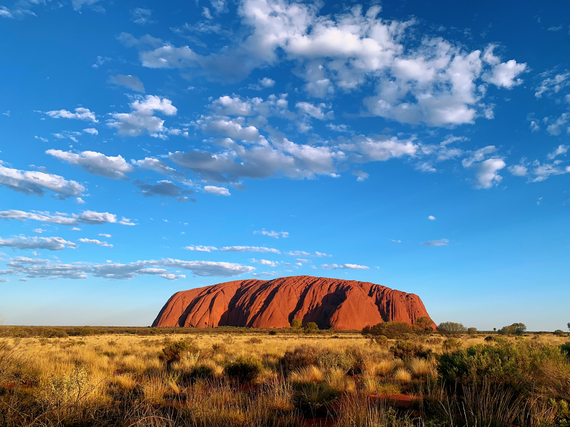 探索澳洲奇迹！🏞️ 艾尔斯岩，你的奇幻之旅等待着！👣