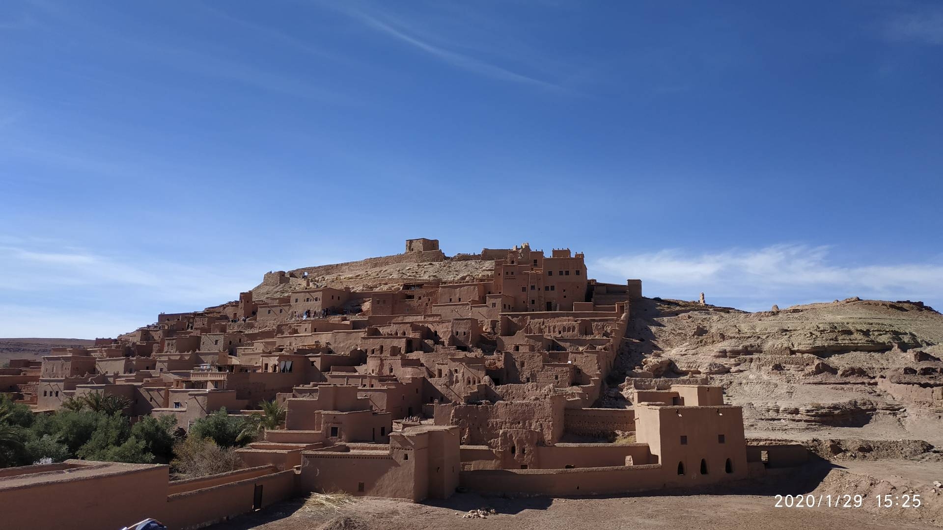 阿伊特本哈杜村位于摩洛哥的瓦尔扎扎特。1987年联合国教科文组织将阿伊特本哈杜村作为文化遗产，列入《