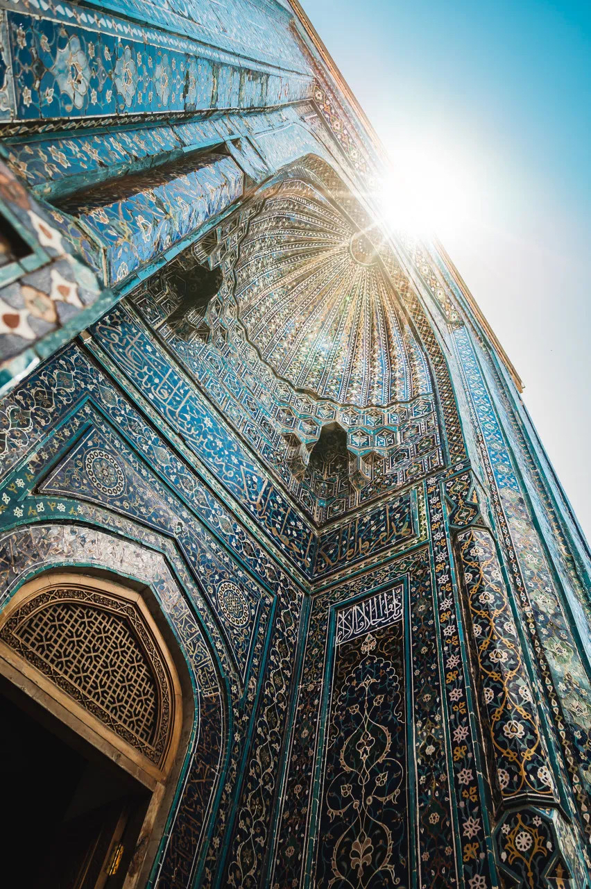 有种蓝，让你看不厌，那就是这阿凡提的故乡，一个神秘的建筑瑰宝，比比哈内姆清真寺，这座被誉为“东方最雄