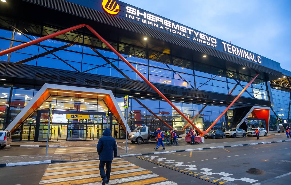 谢列梅捷沃机场C航站楼巨大LED显示屏