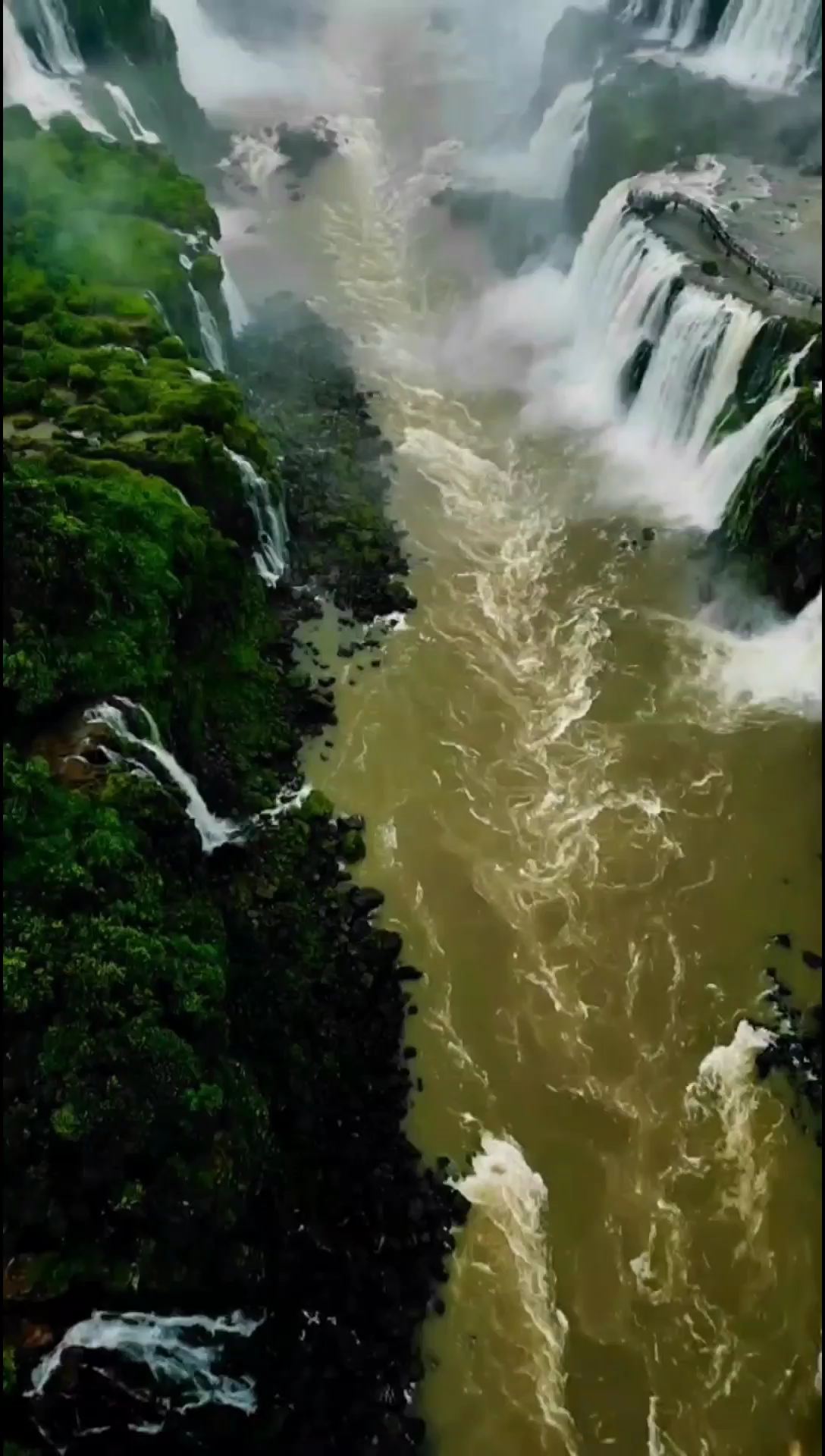 全球最宽的瀑布，世界自然遗产，此生一定要去看看