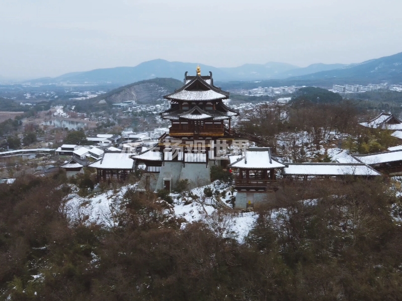 航拍大雪后的宜兴东坡阁，这里自然山水妙趣天成，真的美出了天际