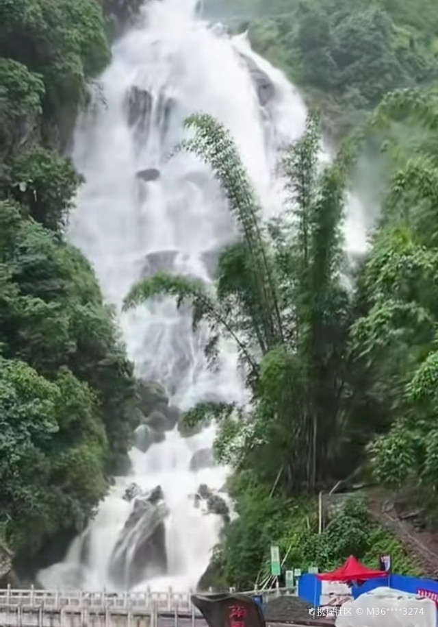 南恩瀑布位于云南省新平彝族自治县嘎洒镇哀牢山国家森林公园内的瀑布