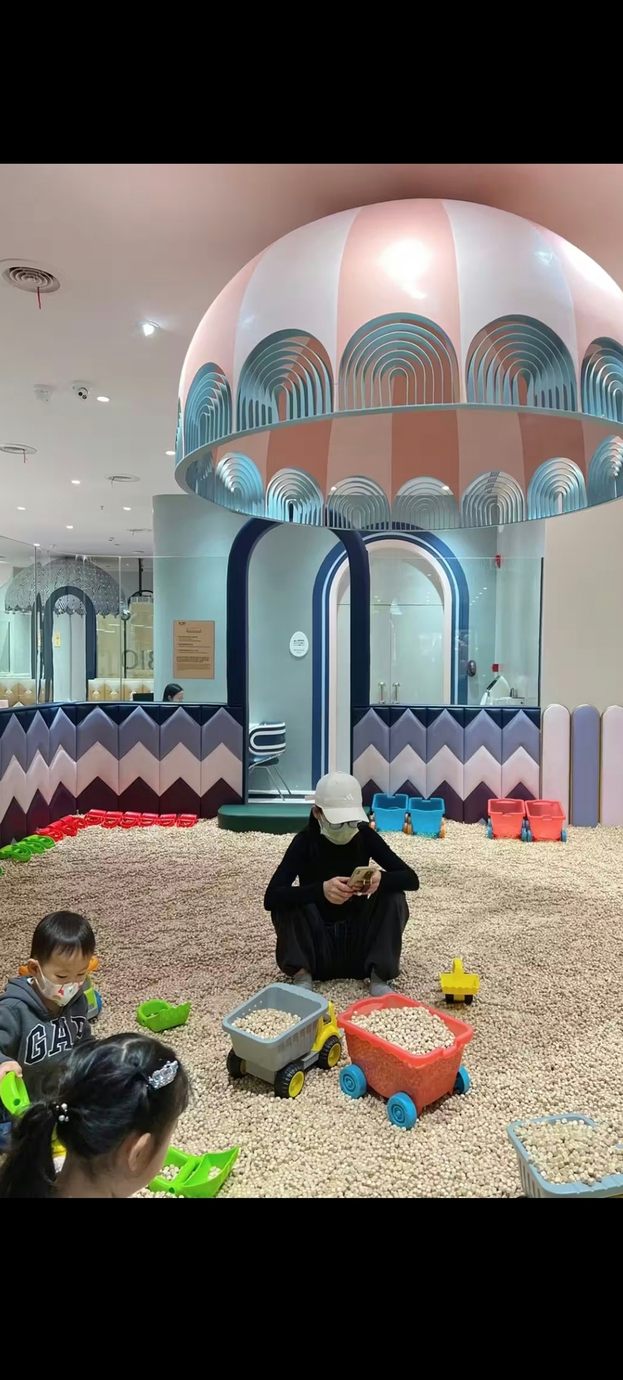 儿童玩沙区