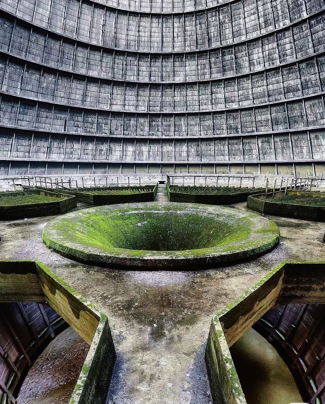 比利时废弃发电站↘️好像科幻片里的场景啊啊！