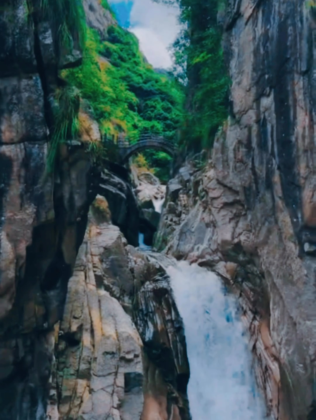 鄣山大峡谷：大自然的鬼斧神工