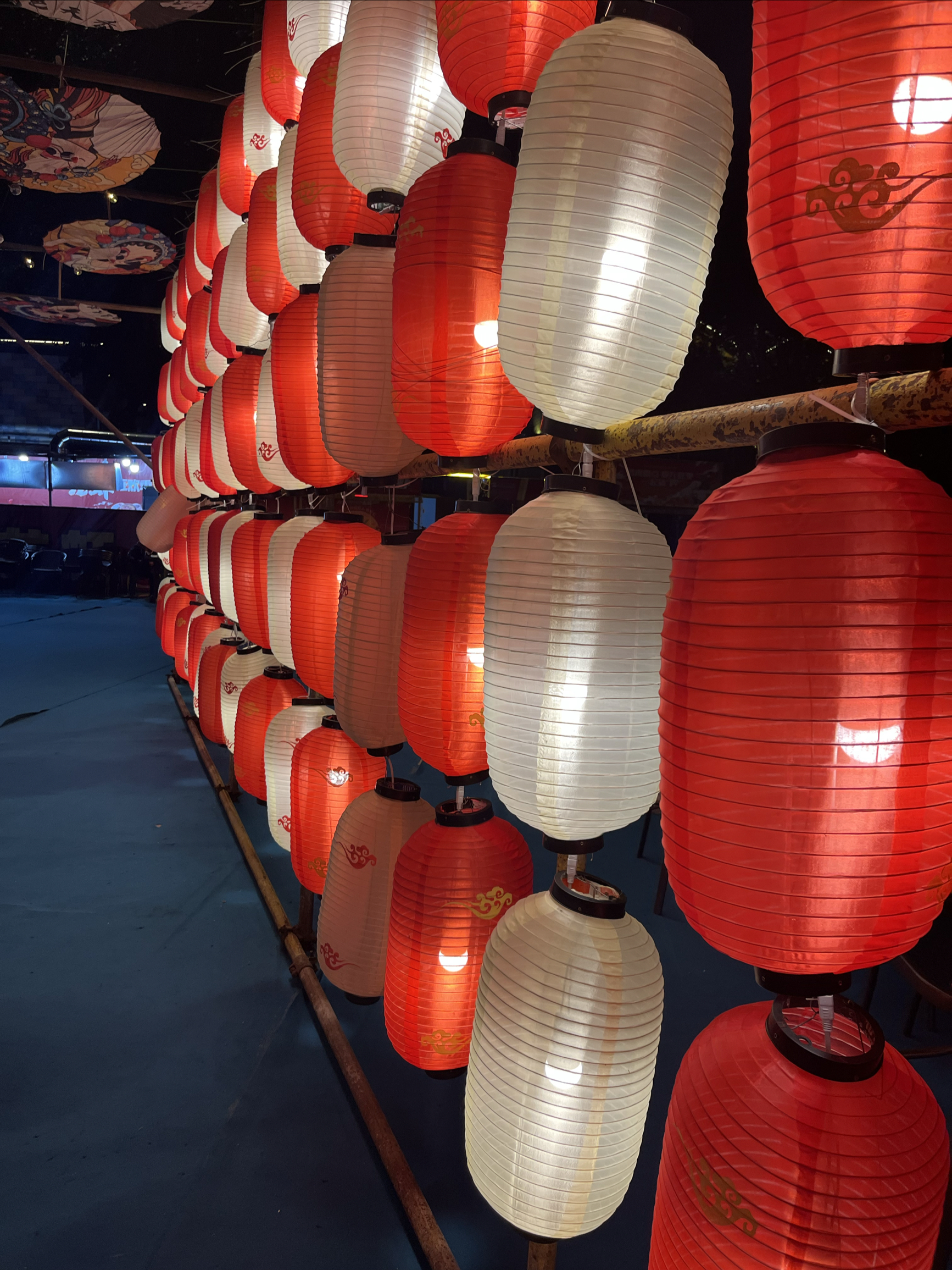 日本奈良的灯盏，东方古老而神秘的韵味