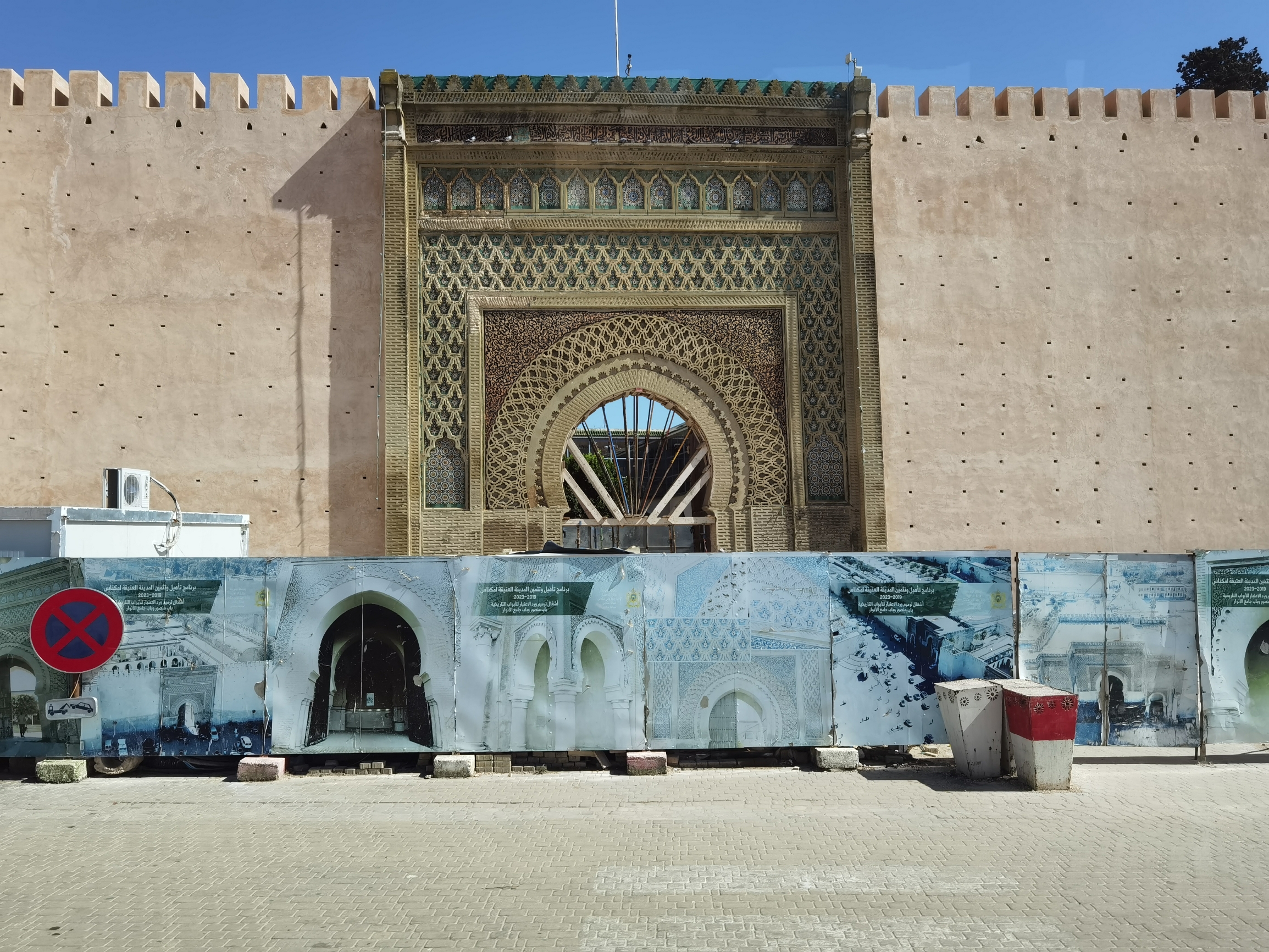 摩洛哥四大皇城的黑城修了四年还在修，只能到门口打个卡。