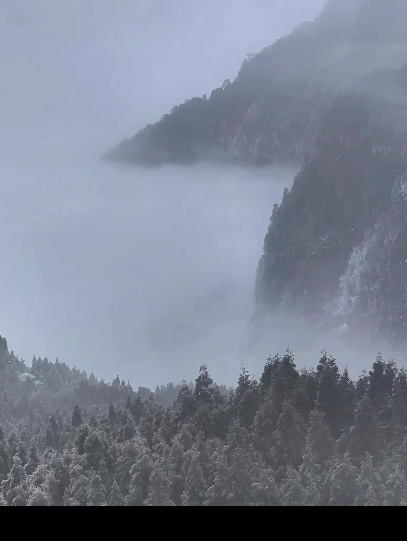 明月山的奇幻世界，当冰雪覆盖了大地