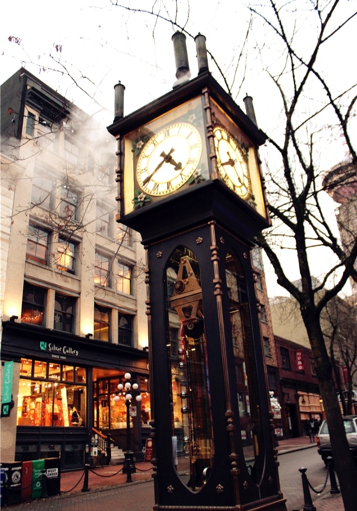 本以为温哥华的蒸气钟是个用蒸气驱动的钟，联想到蒸气作为动力使用有着二百年的历史，自然而然认为这个钟应