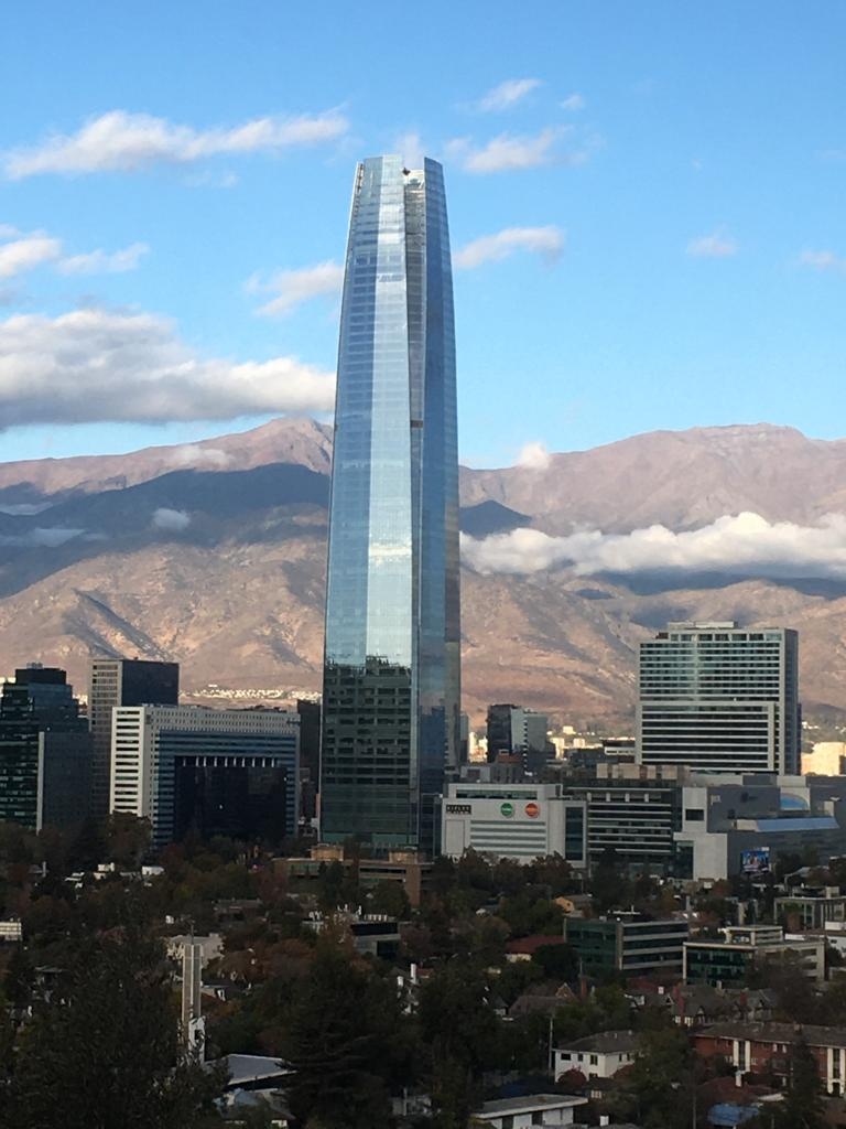 #五一玩转世界智利 · 圣地亚哥 · 五.一假期登上圣·克里斯托瓦尔山顶，俯瞰圣地亚哥一览众山小