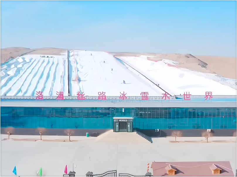 在广袤的新疆洛浦县，一个充满活力和魅力的滑雪场正在崛起，这就是思路滑雪场。这个滑雪场不仅拥有壮观的自