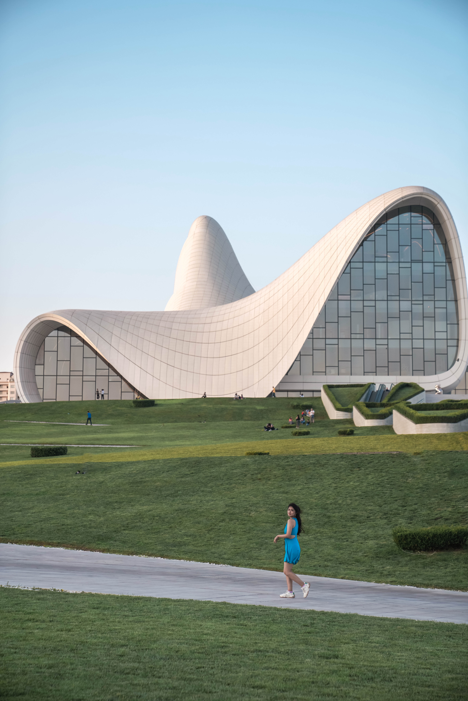 阿塞拜疆最具科技感建筑｜白色的流动沙丘