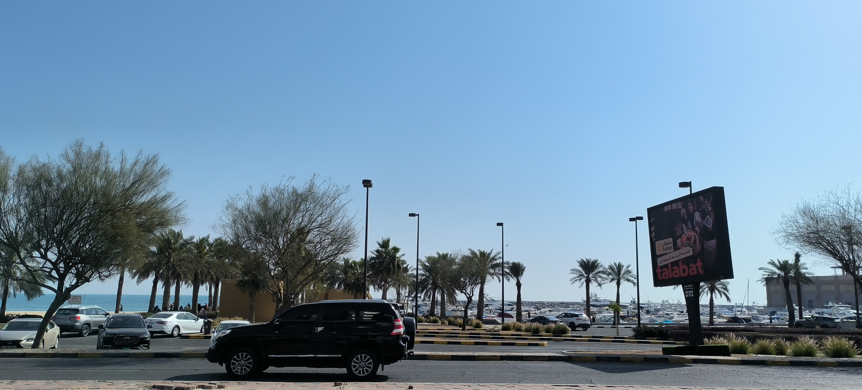 科威特曼卡夫海滩，优质海滩，酒店林立。一年中大部分天气阳光灿烂。
