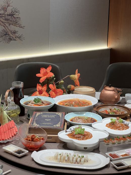 聚宾楼·烤鸭·融合中餐(高新六路店)