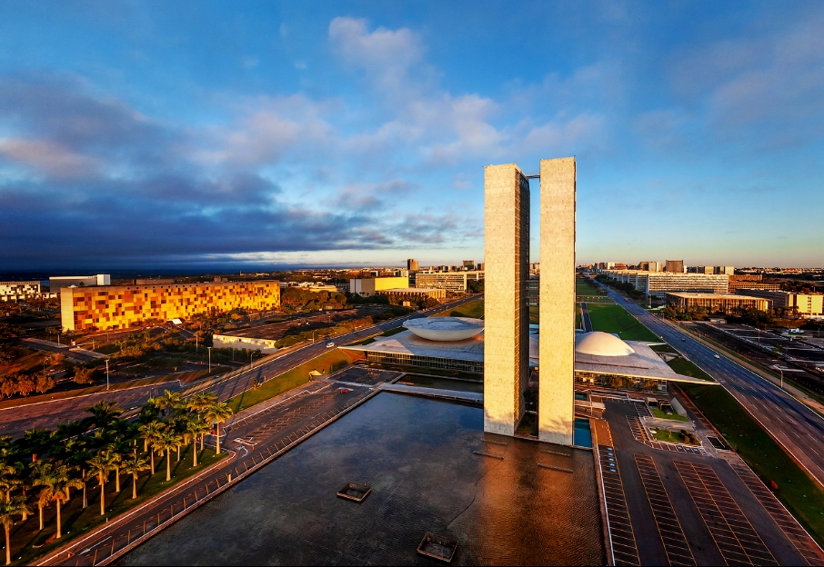 🌆 巴西利亚旅游攻略 🇧🇷  🏛️ 想要探索现代主义建筑的奇迹吗？巴西利亚，这座20世纪的未来城市，