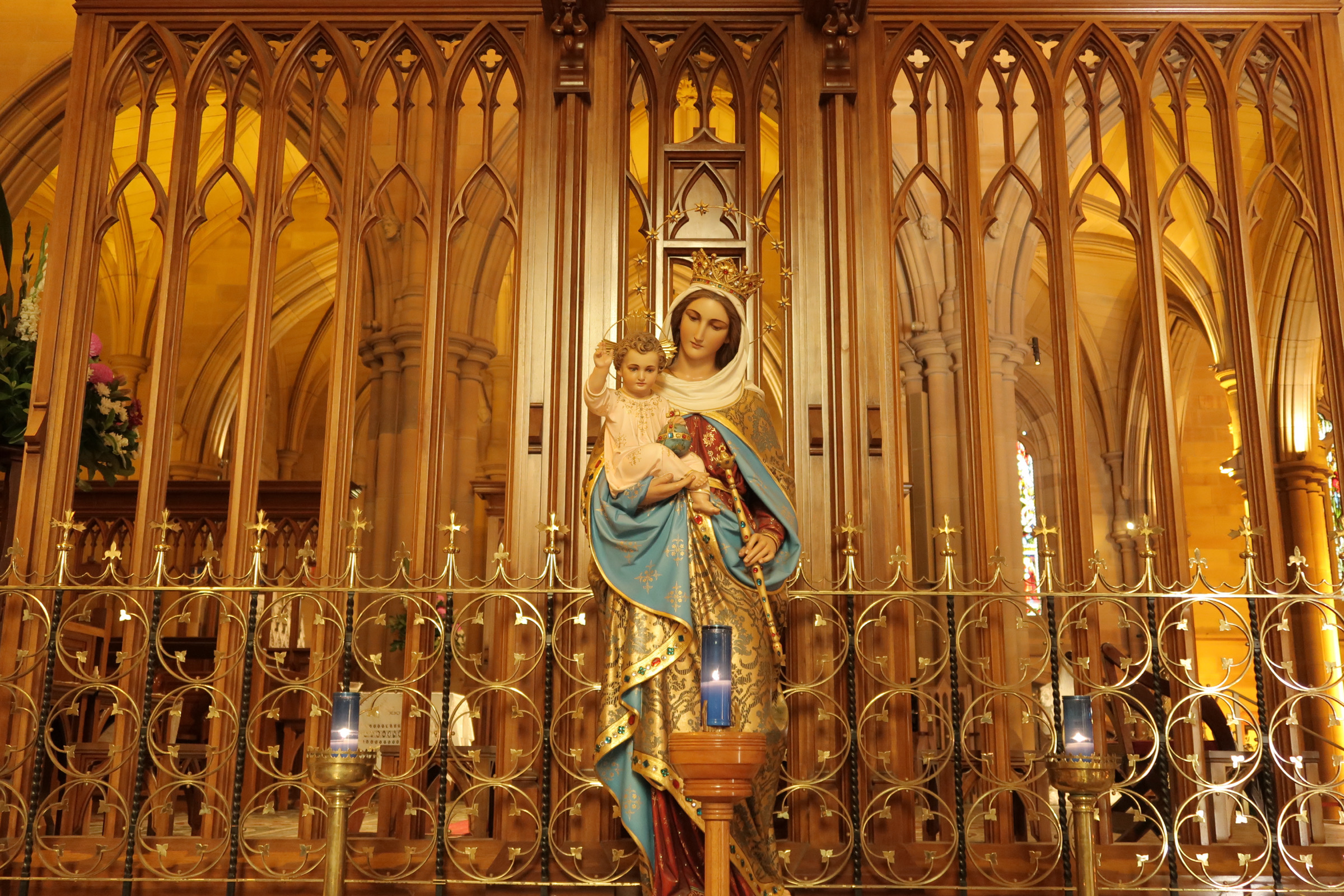 位于悉尼市中心-免费参观的圣玛丽大教堂