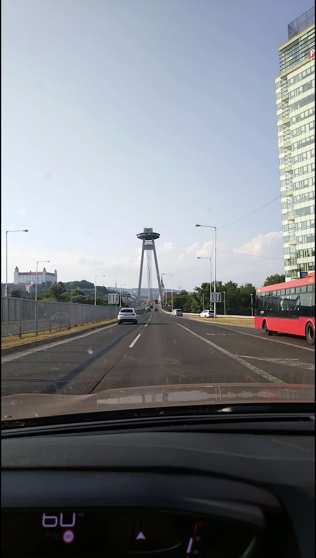 斯洛伐克桥上飞碟