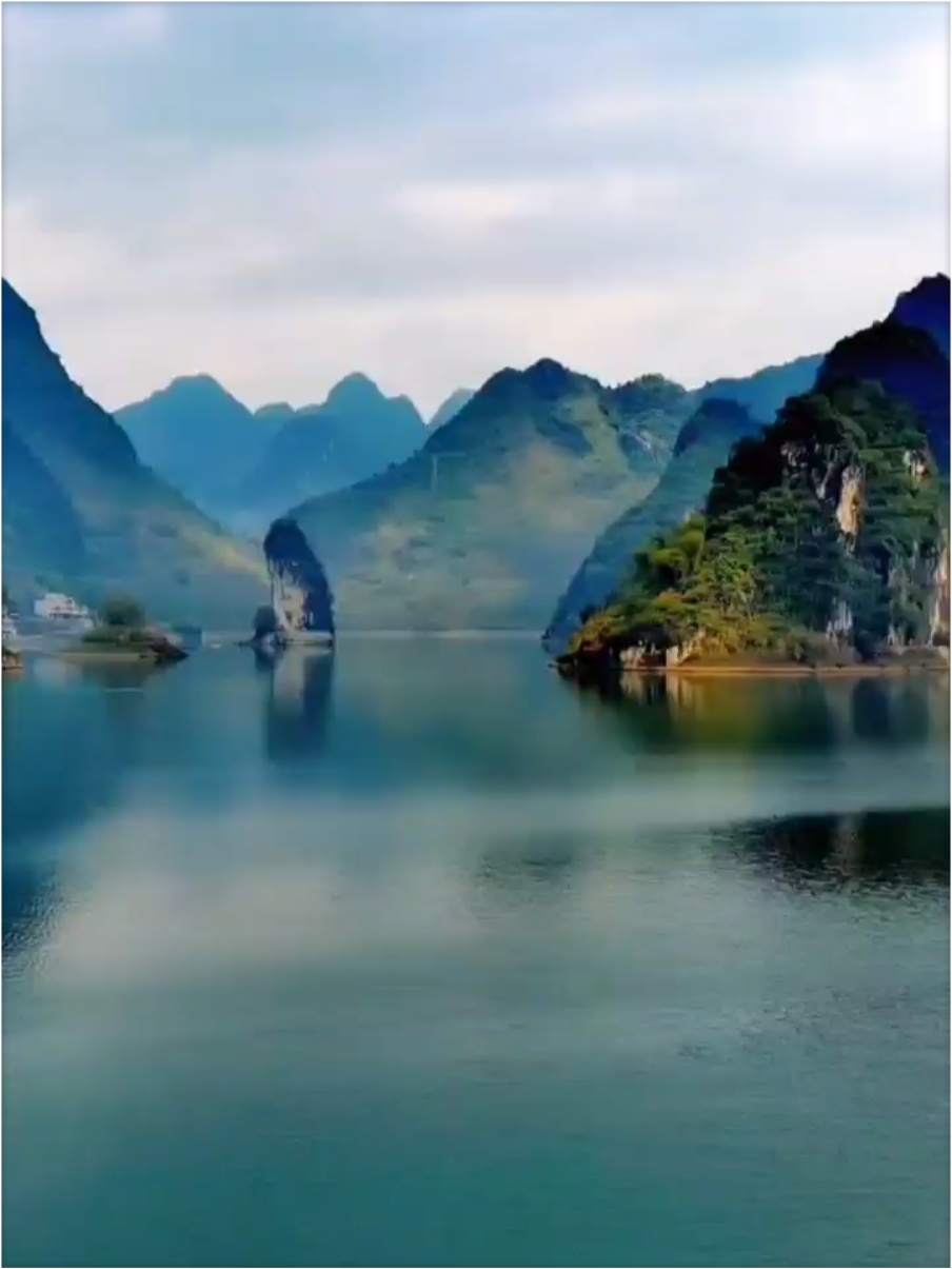被称为世界十大喀斯特溶岩水库的大龙湖，被低估的广西山水