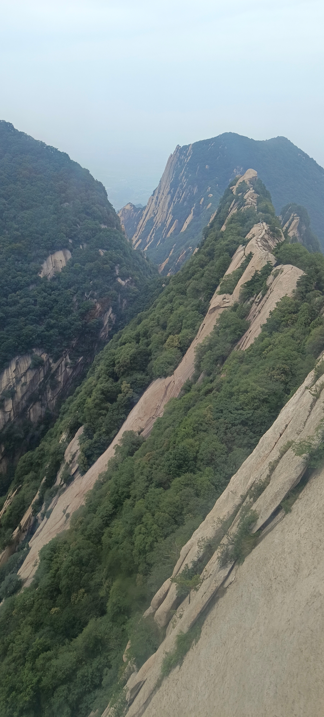 雄壮美观，陡峭险峻，我中国的大美河山，值得一看