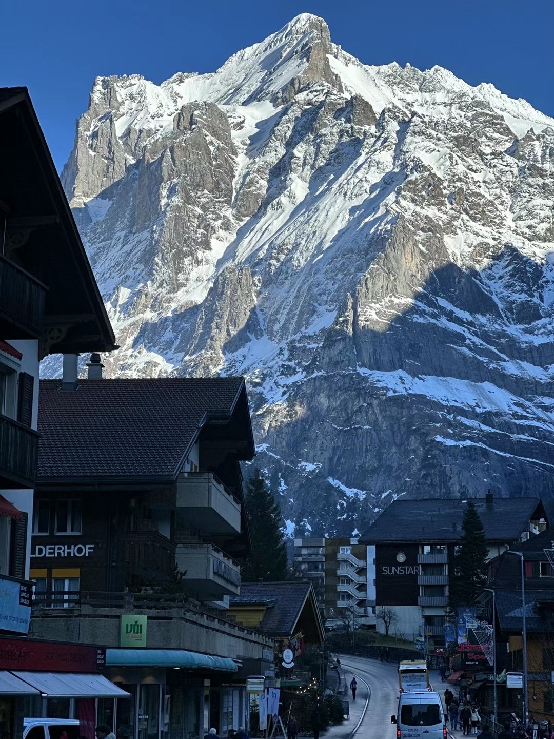 走在不同的城市，遇到不一样的风景。 #瑞士旅游