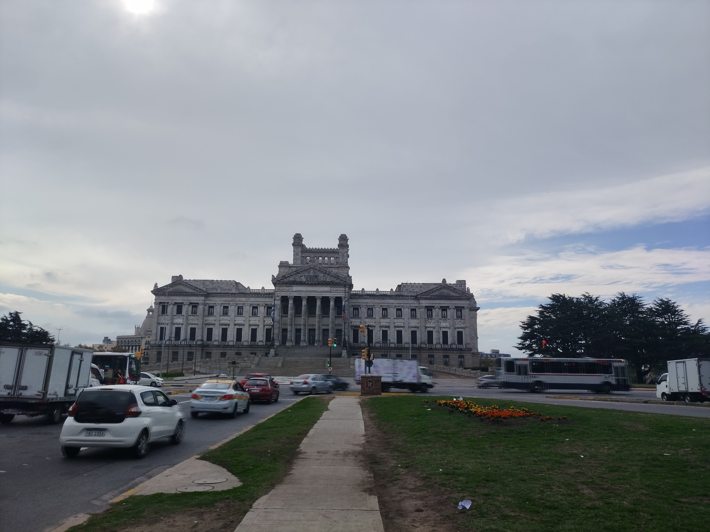 乌拉圭国会议事厅 广场随时可以逛，拍照，里面应该不让进去。