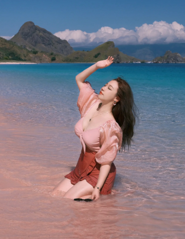 出境旅游推荐～亚洲唯一的梦幻粉色沙滩 
巴厘岛自由行～科莫多岛船宿粉红色沙滩攻略
刚从科莫多回来，科